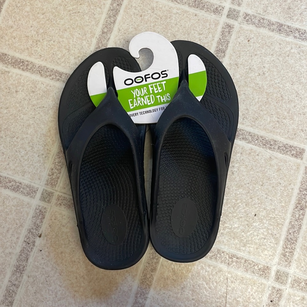 NWT Oofos Ooriginal Recovery Sandals